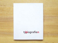 a minimalistic cover, white, with the combined words typ/bi-ografie(n)